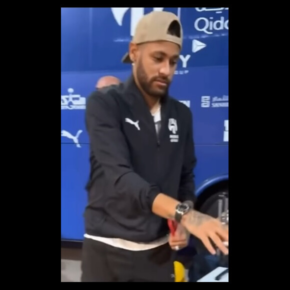 Neymar e Bruna Biancardi passaram a andar sem aliança após flagra do jogador