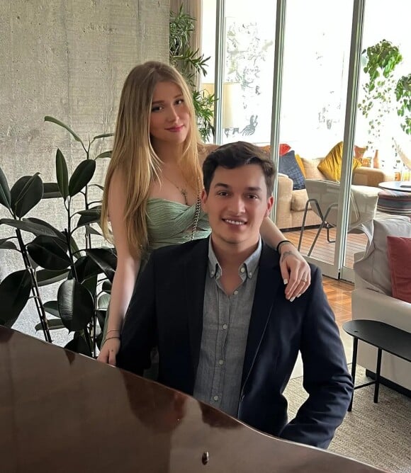 Filha de Alessandra Negrini assumiu o namoro com Pedro nas redes sociais