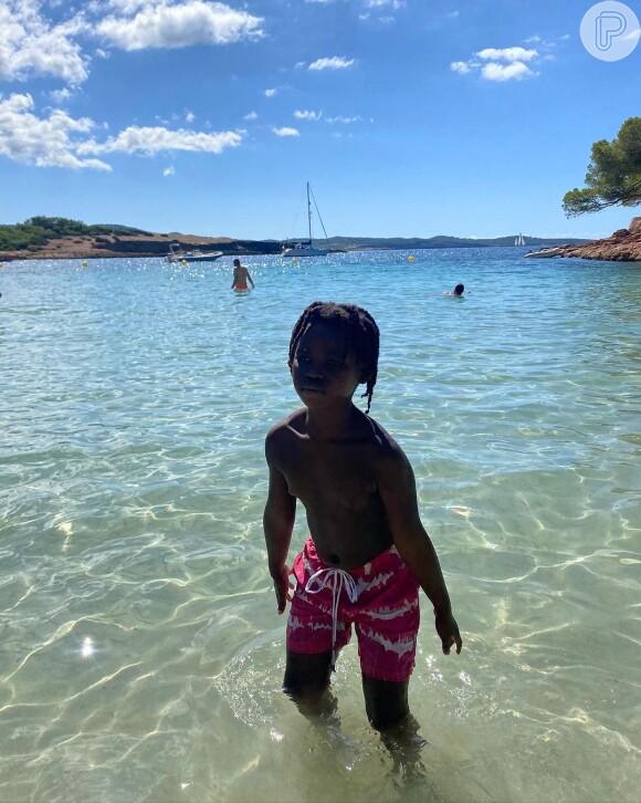 Bless, filho de Giovanna Ewbank e Bruno Gagliasso, curte Ibiza em foto postada pela mãe