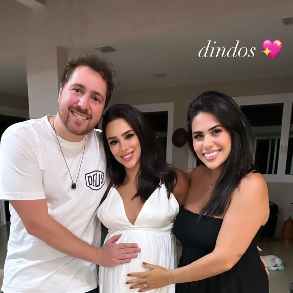 Bruna Biancardi compartilhou uma foto com os padrinhos da bebê Mavie e detalhe chamou atenção por poder indicar que influencer terminou namoro com Neymar
