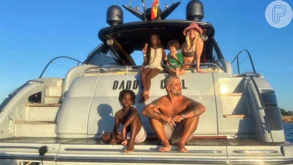 Bruno Gagliasso compartilha fotos da família por Ibiza, na Espanha