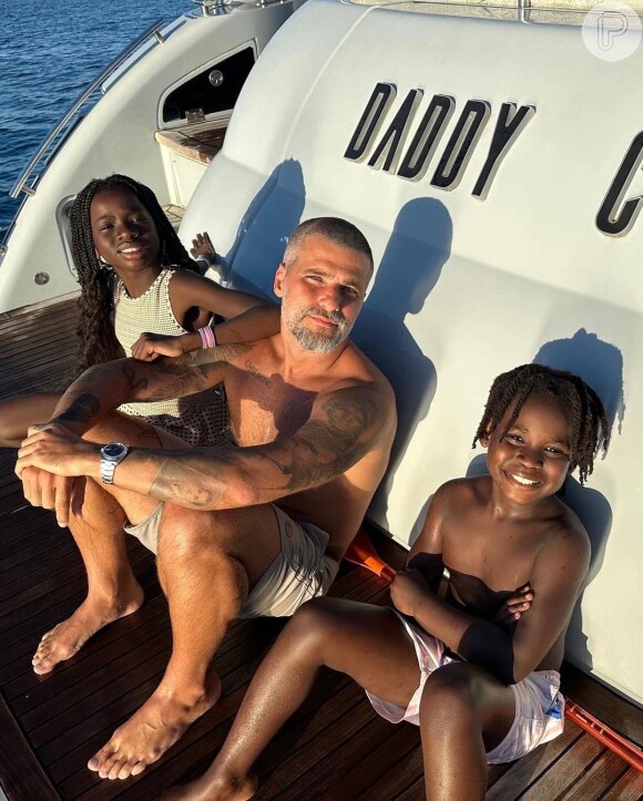 Bruno Gagliasso mostrou os filhos se divertindo a bordo de um iate milionário