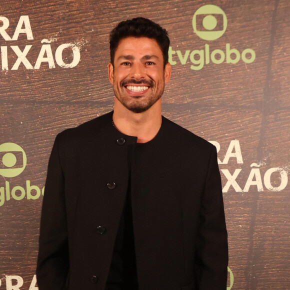 Cauã Reymond está no ar na novela 'Terra e Paixão'