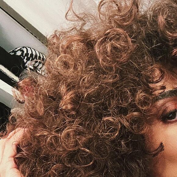 Juliana Paes ainda deixou um recado para os seguidores: 'Amem seus 'velhinhos', seus pais, seus amigos que estejam precisando'