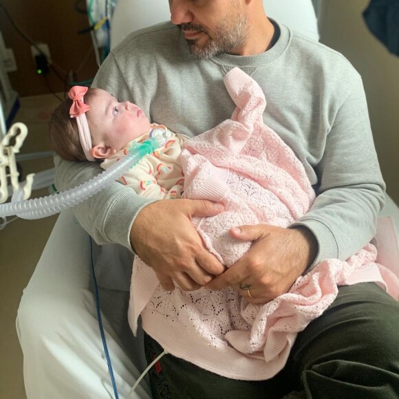 Maria Guilhermina já precisou passar por operações durante o ano de vida