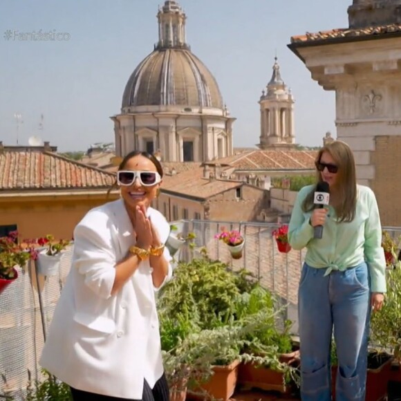 Sabrina Sato visitou o terraço da casa de Ilze Scamparini, onde a jornalista costuma gravar suas entradas para a TV