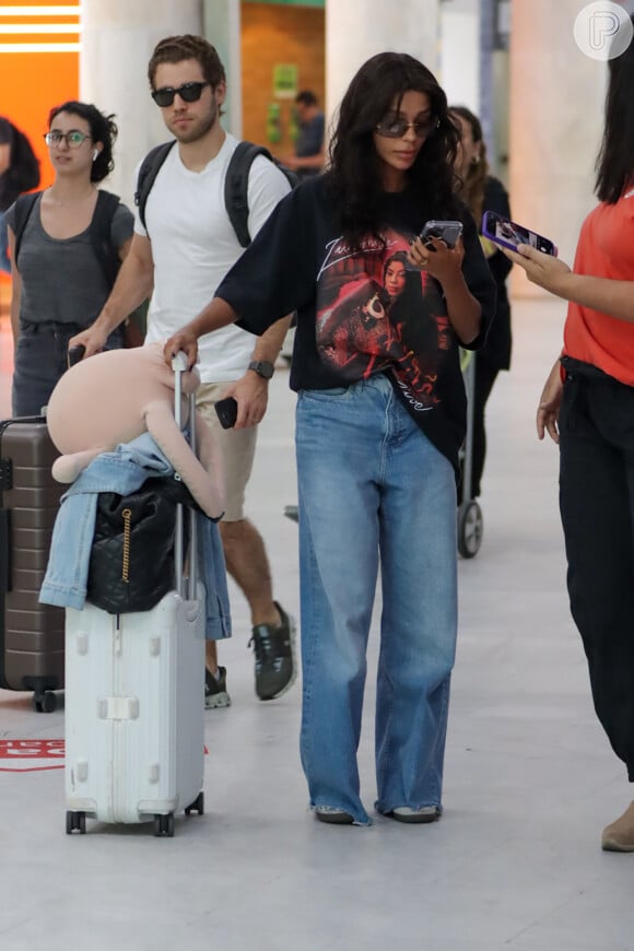 Brunna Gonçalves desembarcou em um aeroporto do Rio de Janeiro