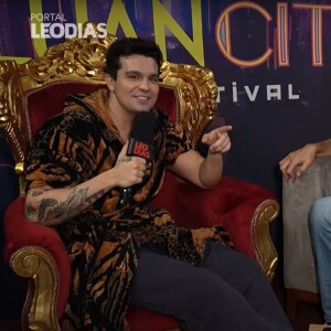 Em entrevista a Léo Dias, Luan Santana falou sobre Yasmin Brunet, mas desconversou sobre o suposto namoro dos dois