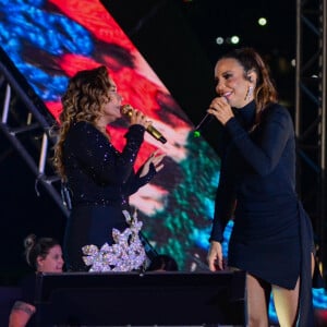 Juntas, Daniela Mercury e Ivete Sangalo cantaram a música "Rede", de 1996
