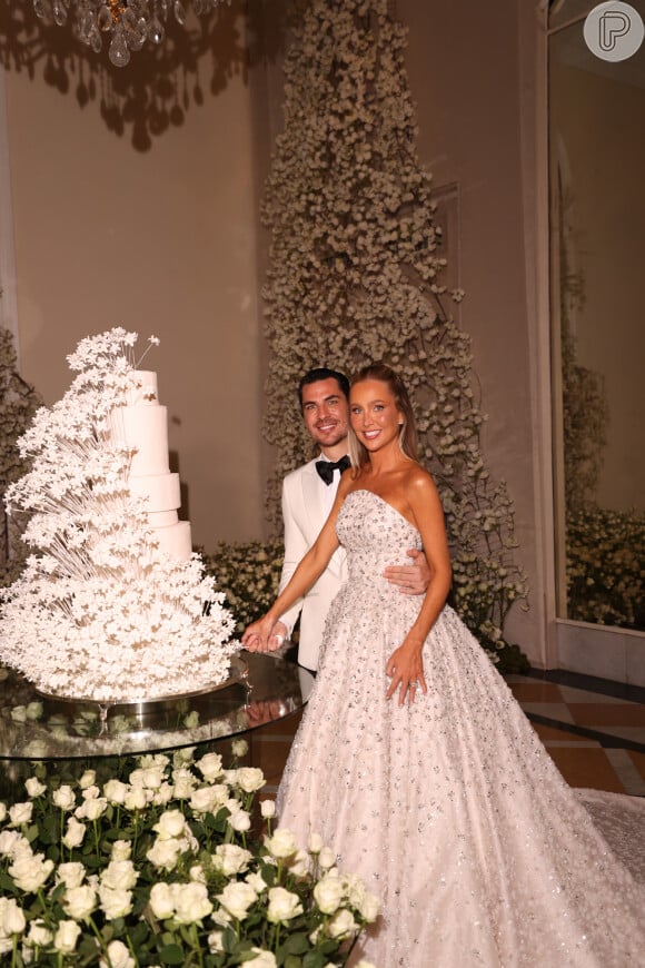 Festa de casamento de Paula Aziz e Francisco Garcia aconteceu para 450 convidados no Copacabana Palace