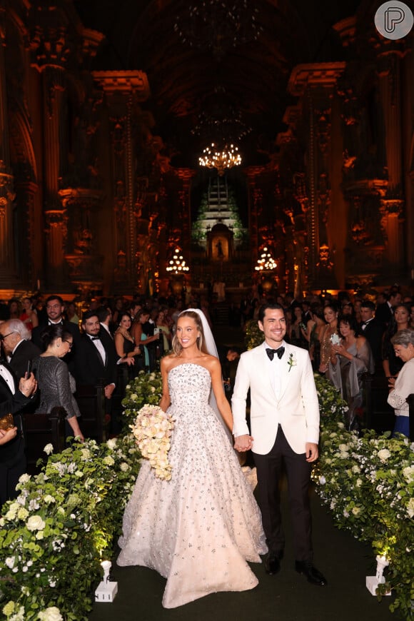 Casamento de Paula Aziz e Francisco Garcia aconteceu na igreja foi a de São Francisco de Paula no centro do Rio de Janeiro
