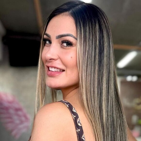 Andressa Urach rebate seguidor que questionou profissão do filho e futuro dele trabalhando ao lado da atriz pornô