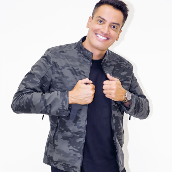 Leo Dias também divulgou uma série de prints de comentários ácidos feitos pelo fake atribuído a Graciele Lacerda