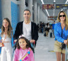 Ticiane Pinheiro e César Tralli desembarcaram com a família no Aeroporto Santos Dumont, no Rio de Janeiro