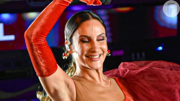 Claudia Leitte apostou em body vermelho para show em pré-carnaval do Folianópolis, em Florianópolis, em 2 de novembro de 2023
