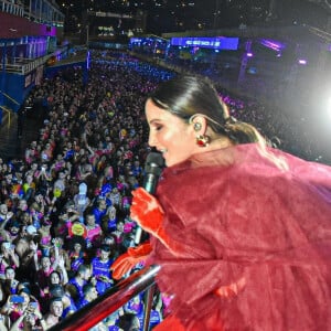 Claudia Leitte, de body vermelho, levantou foliões no pré-carnaval do Folianópolis, em Florianópolis, em 2 de novembro de 2023