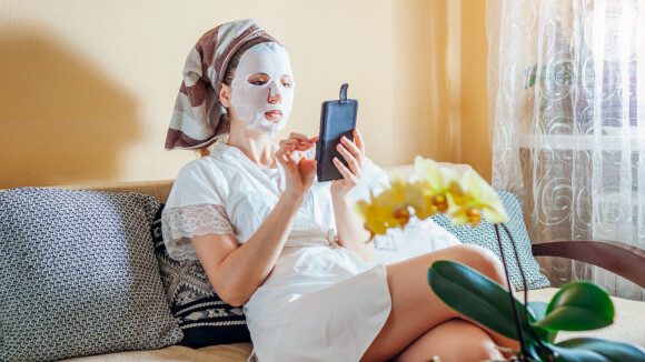 Skin care em casa: 3 máscaras faciais de tecido para cuidar da pele sem gastar muito!