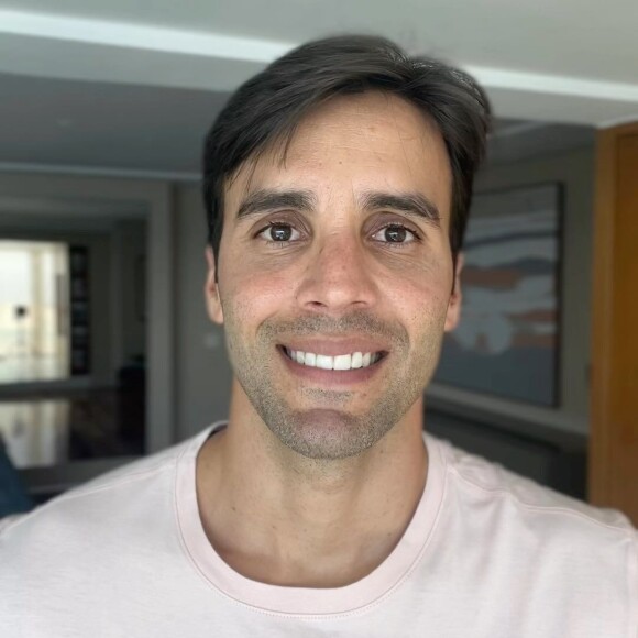 Daniel Cady: 'Se as pessoas se beijassem mais, o mundo não estava em guerra'