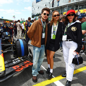 Bruna Marquezine foi ao GP Week com Sasha e João Figueiredo