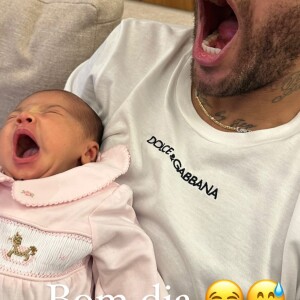 Neymar mostra registro fofo bocejando de modo sincronizado com sua filha Mavie