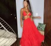 Vestido vermelho com recorte na cintura: esse visual de Brunna Gonçalves é uma pedida para quem quer usar a cor na virada