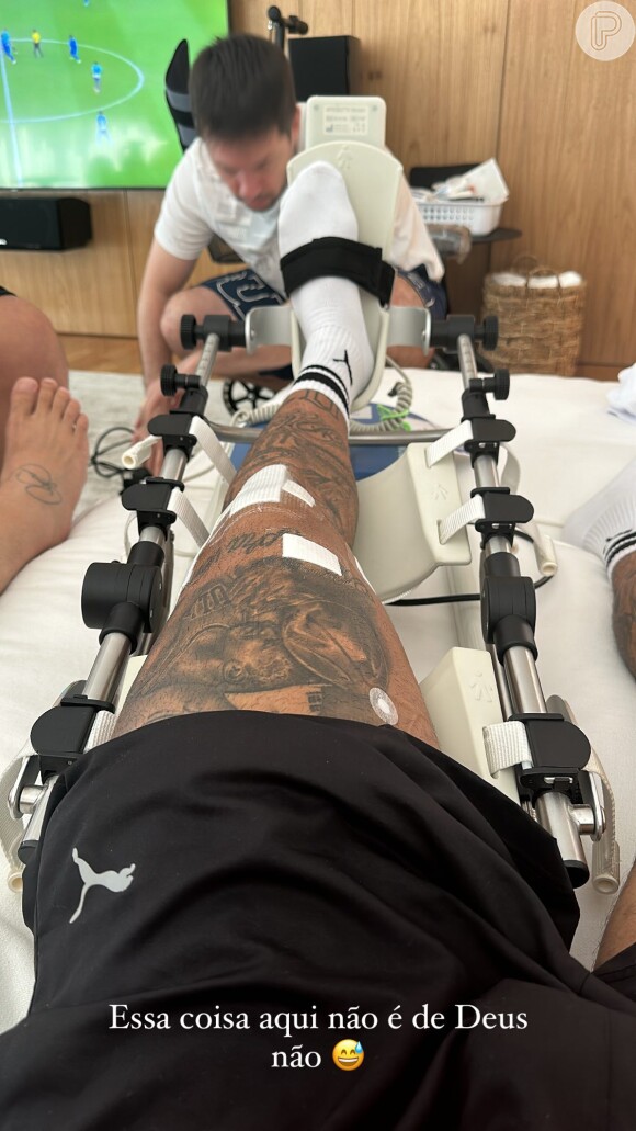 Neymar mostra foto bizarra do joelho após sofrer lesão grave durante partida de futebol entre Brasil e Uruguai