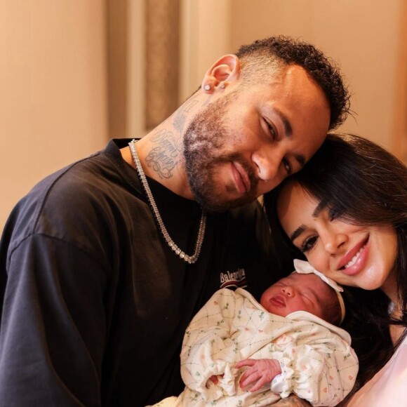 Neymar e Bruna Biancardi são pais da pequena Mavie, que tem pouco mais de 1 mês