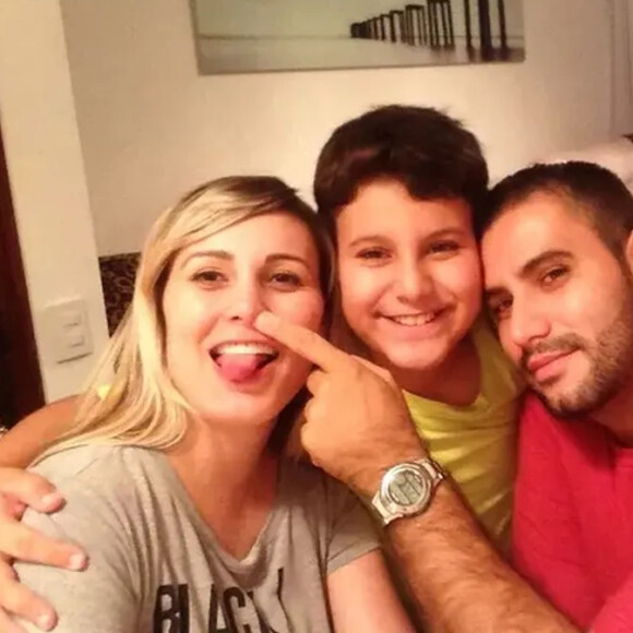 Arthur Urach é filho de Tiago Costa, primeiro marido da ex-fazenda