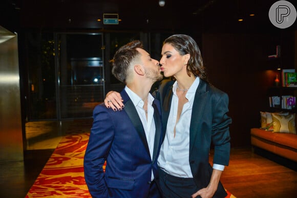 Junior Lima e Mônica Benini trocaram beijos para as câmeras no GQ Men of the Year