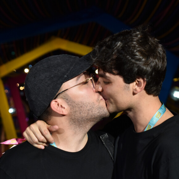 Beijos da Farofa da Gkay 2023: o influencer e ex-estudante de Medicina Lucas Bley trocou beijo com o youtuber Lucas Rangel