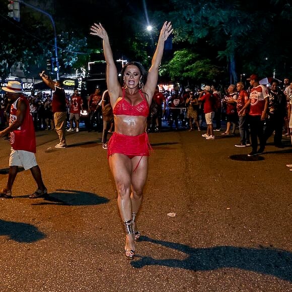 Viviane Araujo arrasou em novo ensaio de rua do Salgueiro para o carnaval 2024 em 7 de dezembro de 2023