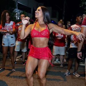 Viviane Araujo comprovou porque é a 'rainha de todas as rainhas' em novo ensaio de rua do Salgueiro para o carnaval 2024