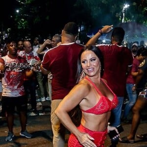 Viviane Araujo arrasou com seu samba no pé e simpatia em novo ensaio de rua do Salgueiro para o carnaval 2024