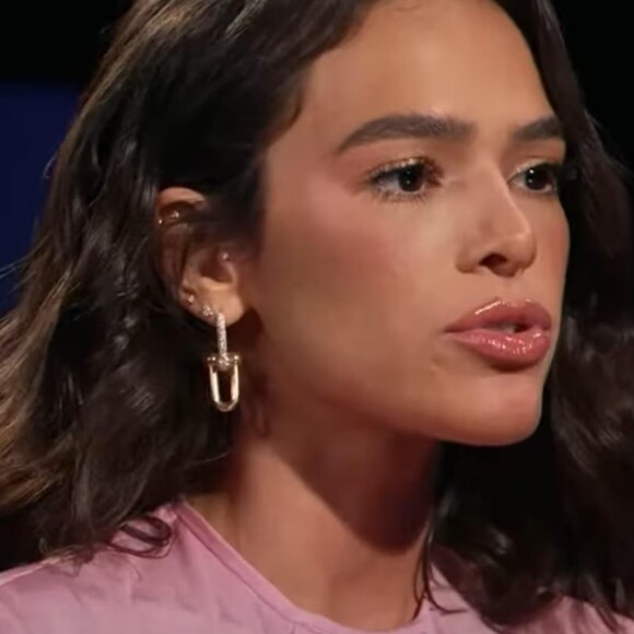 Bruna Marquezine fica surpresa com pernas e barriga de Xuxa Meneghel ao ver treino da apresentadora: 'Gostosa'