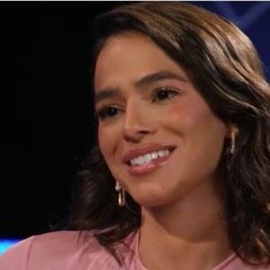 Bruna Marquezine fica surpresa com pernas e barriga de Xuxa Meneghel ao ver treino da apresentadora: 'Gostosa'