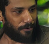 Em 'Terra e Paixão', Kelvin (Diego Martins) pede Ramiro (Amaury Lorenzo) em casamento, mas o jagunço não aceito relacionamento entre eles. A cena irá ao ar no capítulo desta terça-feira, 12 de dezembro.