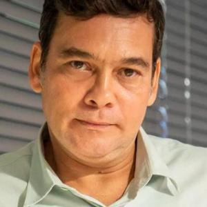 Em 'Terra e Paixão', Tadeu (Claudio Gabriel) será interrogado por Antônio (Tony Ramos) por causa da morte de Sidney (Paulo Roque). A cena irá ao ar nos próximos capítulos.