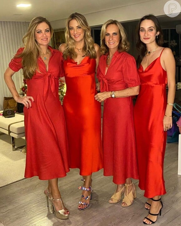 O vermelho apareceu em diferentes tons e modelagens nesse look de Ticiane Pinheiro em família