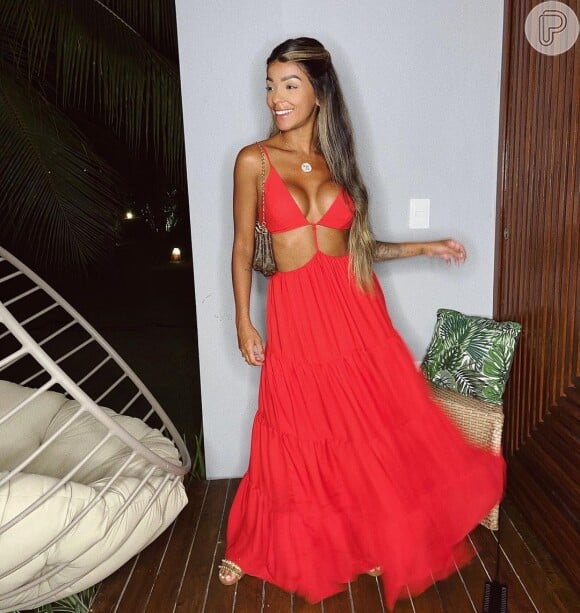 Vestido vermelho com cintura à mostra foi usado pela bailarina e ex-BBB Bruna Gonçalves