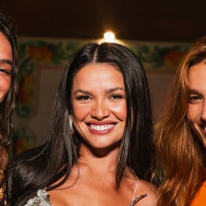 Bruna Marquezine, Sasha Meneghel e Juliette se encontraram em festa de pré-réveillon em praia de Pernambuco em 30 de dezembro de 2023