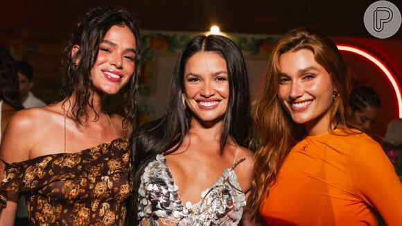 Bruna Marquezine, Sasha Meneghel e Juliette se encontraram em festa de pré-réveillon em praia de Pernambuco em 30 de dezembro de 2023