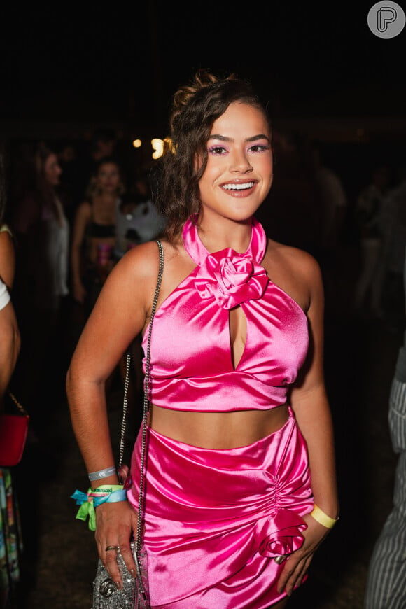 Maisa Silva escolheu um conjunto rosa com leve decote para shows de pré-réveillon