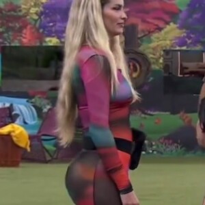 Yasmin brunet aposta em looks transparentes e sensuais que evidenciam o corpo seco e bumbum avantajado no 'BBB24', em janeiro de 2024