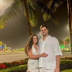 Irmão de Yasmin Brunet, do 'BBB 24', Antonio Brunet segue só 20 contas no Instagram e namora desde 2017 a veterinária Marcella Duque