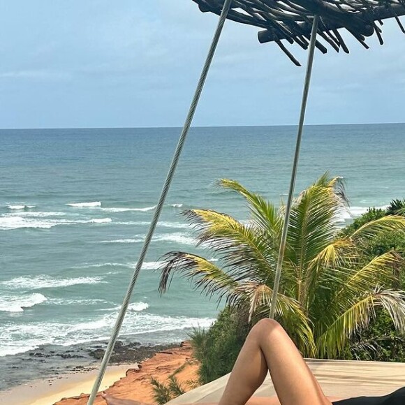 Patricia Poeta aproveitou as férias para publicar algumas fotos relaxando em um bangalô no hotel