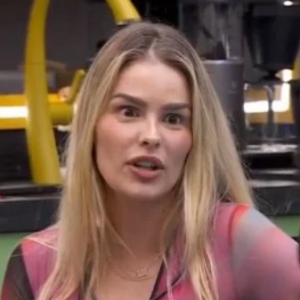 'BBB 24': Vanessa Lopes rejeita ouvir versão de Yasmin Brunet sobre Medina e modelo abandona conversa