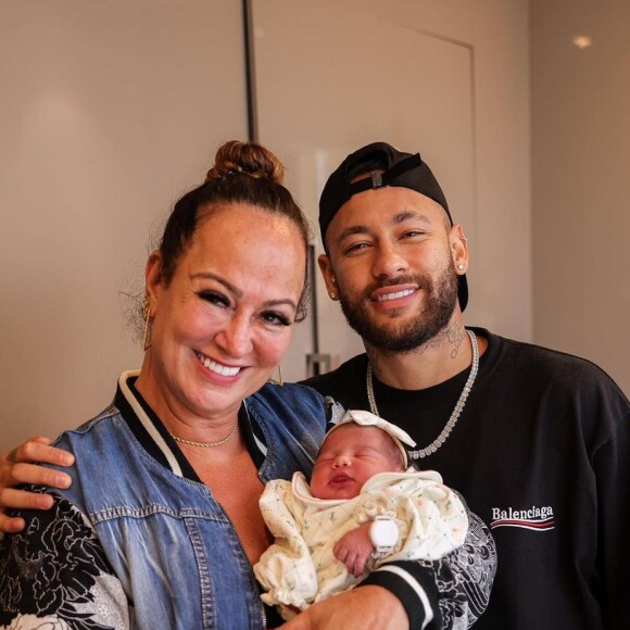 Mãe de Neymar não apareceu no parto de Mavie, filha do jogador, e se limitou ao visitar a criança depois de nascida