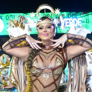 Viviane Araújo perdeu desfile campeão da Mancha Verde no Carnaval de SP em 2022, porém esteve no desfile das campeãs