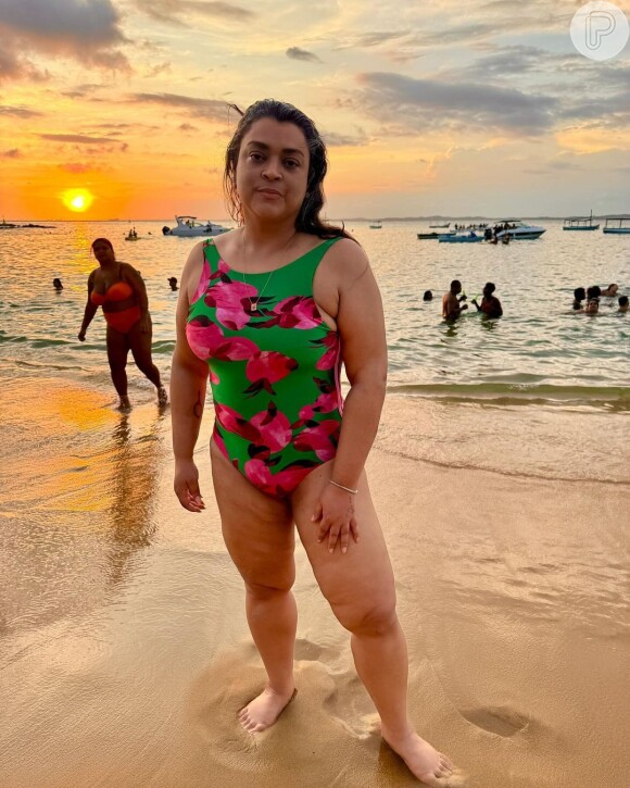 Preta Gil, curada de um câncer de intestino, publicou novas fotos na praia