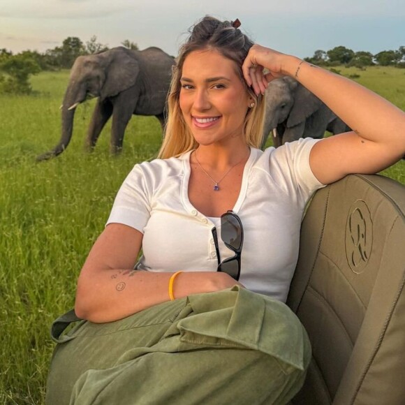 Virgínia Fonseca posta foto nua durante banho em viagem para a África do Sul